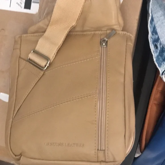 Buxton NWOT Crossbody Bag - Picture 5 of 8